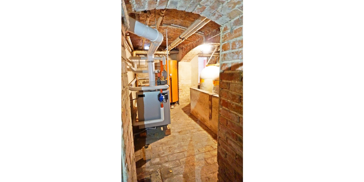 Großer Resthof mit 2 Fam.Haus, Stallungen, Scheune, Garagen & ca. 2.300m² Grundstück - Bauernhaus, Landhaus Wolfhagen | Angebot:26991162