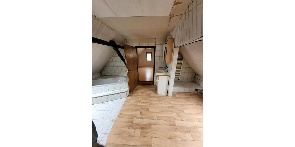 Einfamilienhaus Baunatal - 8 Zimmer, 243 m&sup2;, 225.000&euro; | Angebot:25305013