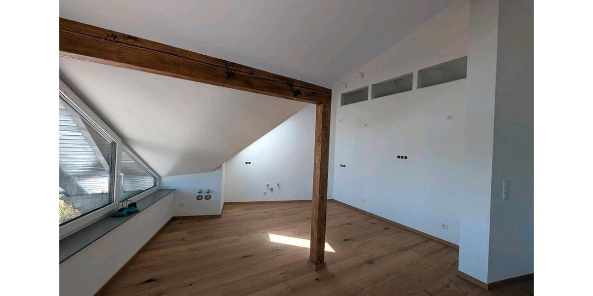 Dachgeschoßwohnung Bad Emstal - 4 Zimmer, 130 m&sup2;, 1.550&euro; | Angebot:26283672