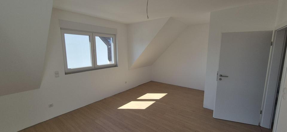 Reihenhaus Fuldatal - 4.5 Zimmer, 140 m&sup2;, 1.690&euro; | Angebot:26086904