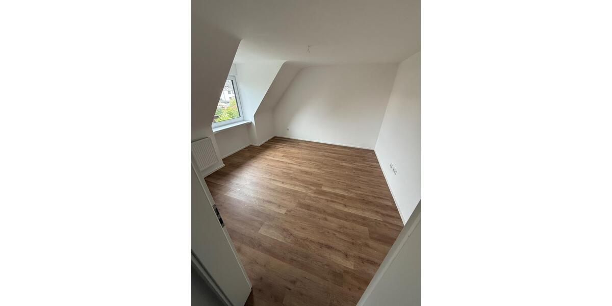 Dachgeschoßwohnung Kassel Niederzwehren - 2 Zimmer, 70 m&sup2;, 800&euro; | Angebot:26061117