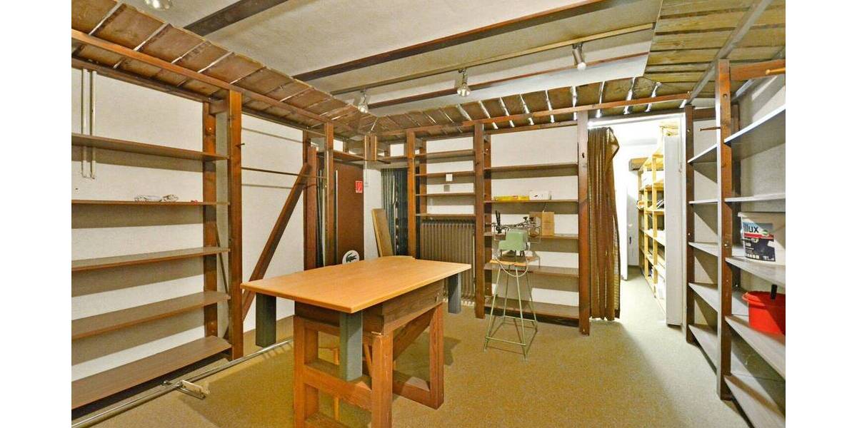Mehrfamilienhaus, Wohnhaus Wolfhagen - 9 Zimmer, 258 m&sup2;, 180.000&euro; | Angebot:26730957