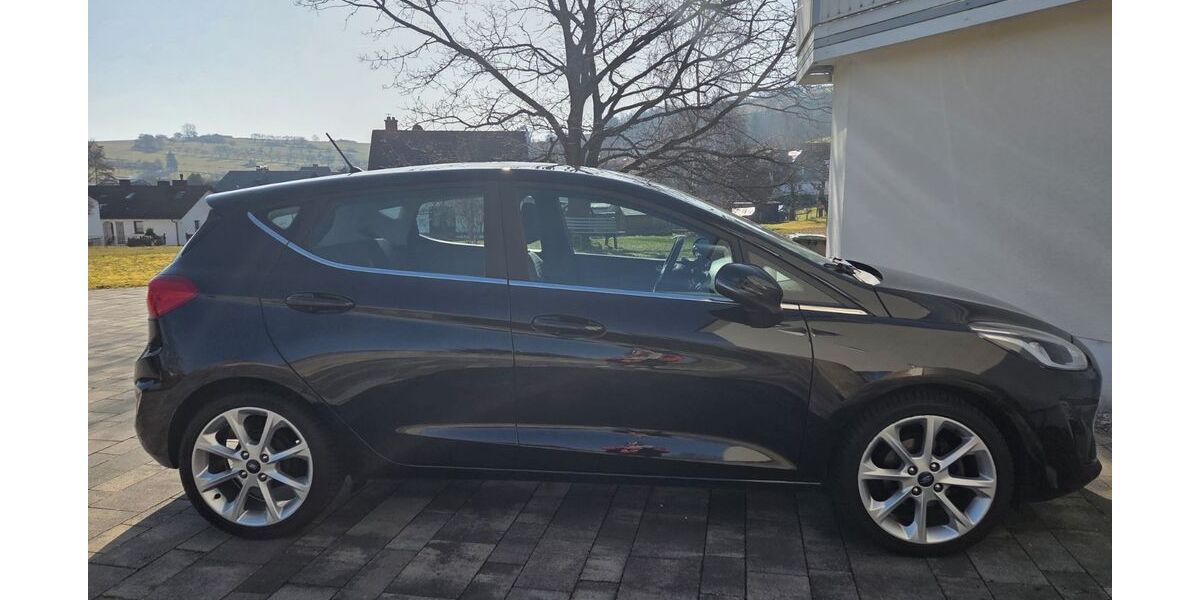 Ford Fiesta 95.300 km 8.990 &euro; Witzenhausen 37217