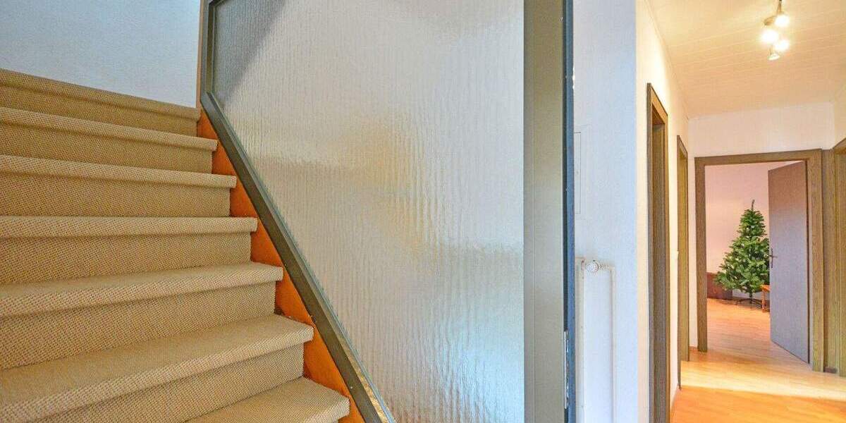 Mehrfamilienhaus, Wohnhaus Hofgeismar / Hombressen Hombressen - 9 Zimmer, 245 m&sup2;, 330.000&euro; | Angebot:25246013