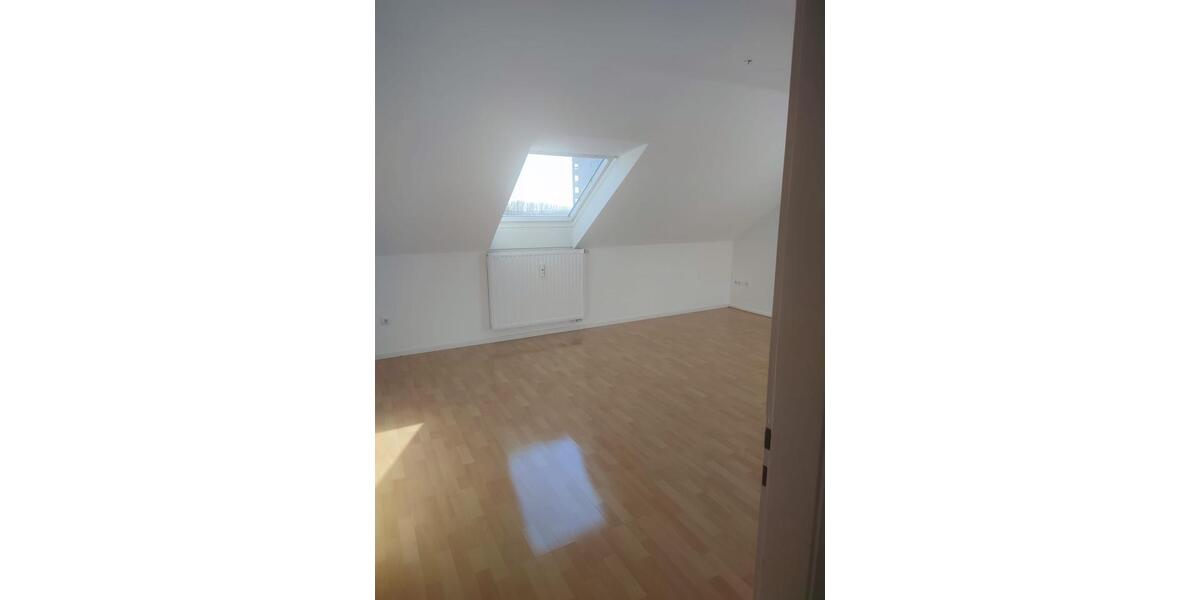 Dachgeschoßwohnung Kassel Fasanenhof - 3 Zimmer, 67 m&sup2;, 670&euro; | Angebot:26135598