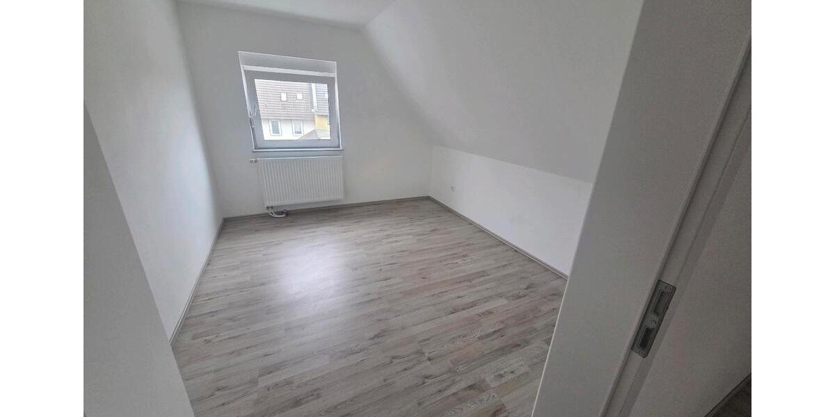 Dachgeschoßwohnung Kassel Bettenhausen - 3 Zimmer, 60 m&sup2;, 800&euro; | Angebot:26241360