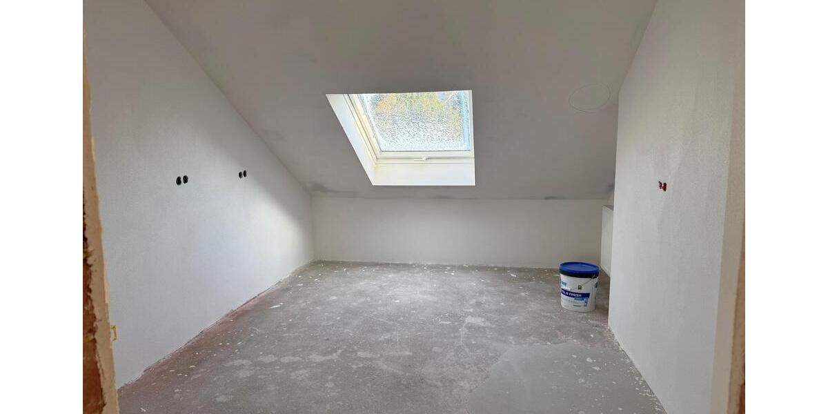 4-ZKB-Dachgeschosswohnung – Erstbezug nach Sanierung 4 zimmer