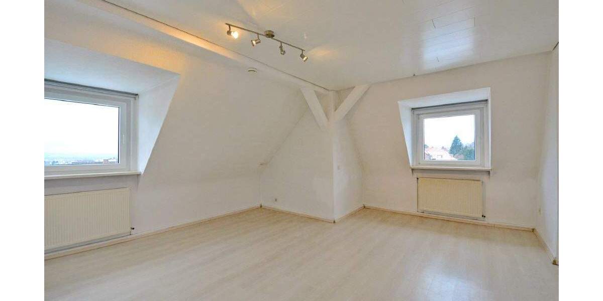 Freie DG Wohnung in beliebter Lage KS-Fasanenhof 3 zimmer