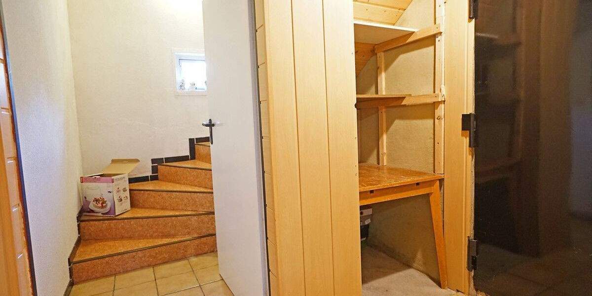 Mehrfamilienhaus, Wohnhaus Kaufungen / Oberkaufungen Oberkaufungen - 7 Zimmer, 202 m&sup2;, 280.000&euro; | Angebot:25152604