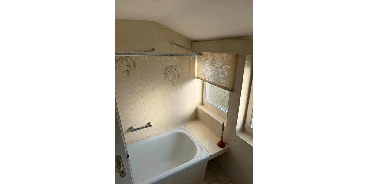 Einfamilienhaus Hofgeismar - 7 Zimmer, 145 m&sup2;, 160.000&euro; | Angebot:26797023