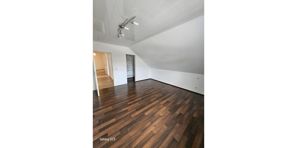 Dachgeschoßwohnung Hofgeismar - 3 Zimmer, 120 m&sup2;, 900&euro; | Angebot:26302643