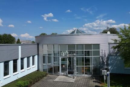 Büroräume im Kasseler Industriepark mit guter Anbindung an die A7 und A49 zimmer