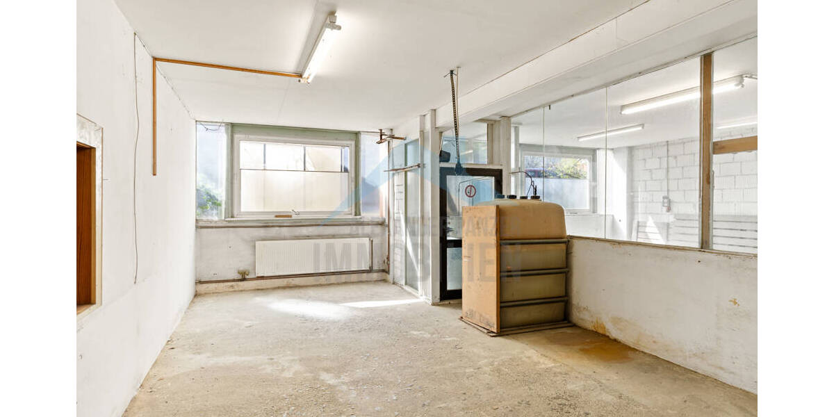 Großzügige Lagerhalle mit gepflegtem Mehrfamilienhaus in zentraler Lage von Kassel! zimmer