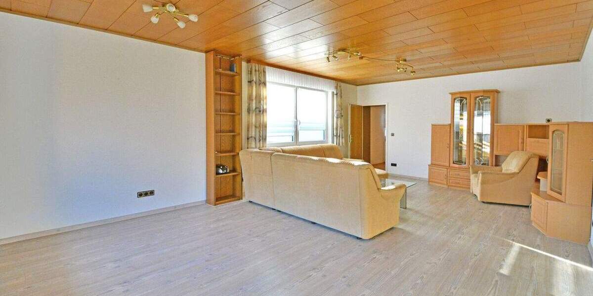 Mehrfamilienhaus, Wohnhaus Hofgeismar / Hombressen Hombressen - 9 Zimmer, 245 m&sup2;, 330.000&euro; | Angebot:25246013