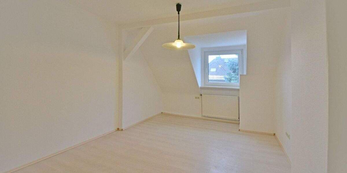 Freie DG Wohnung in beliebter Lage KS-Fasanenhof 3 zimmer