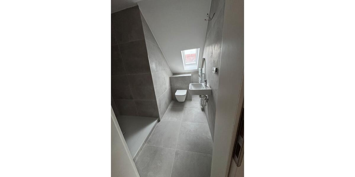 Erstbezug nach Kernsanierung 85m² Dachgeschosswohnung in Felsberg 2.5 zimmer