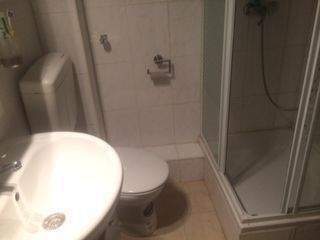 *** Wohn- Schlafzimmer, Badezimmer mit Küche und großer Terrasse am Bebelplatz zu verkaufen*** *** 1 zimmer