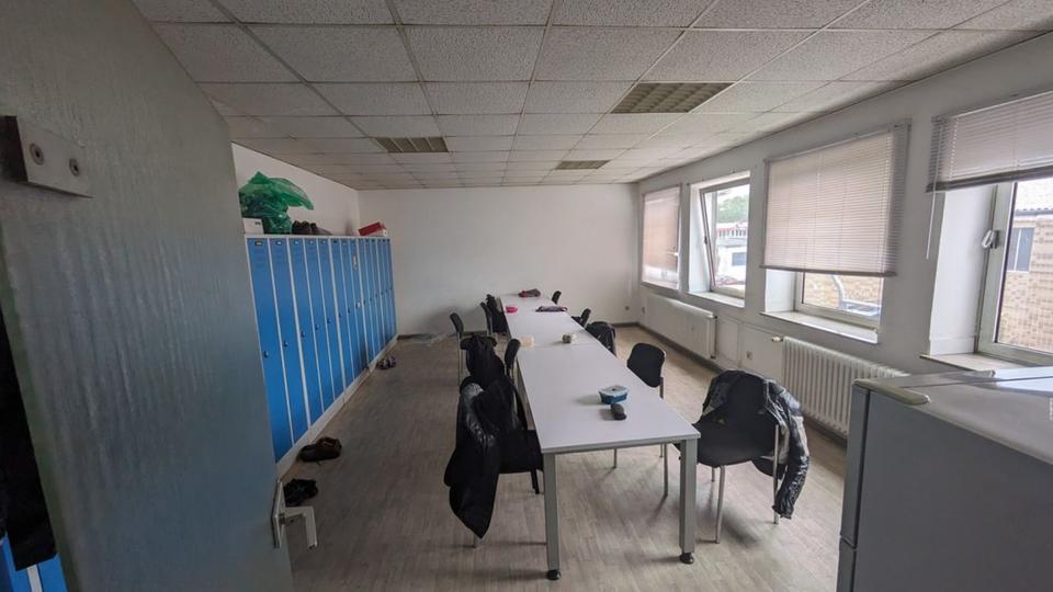 Hallen und Büroflächen am Platz der Deutschen Einheit zimmer