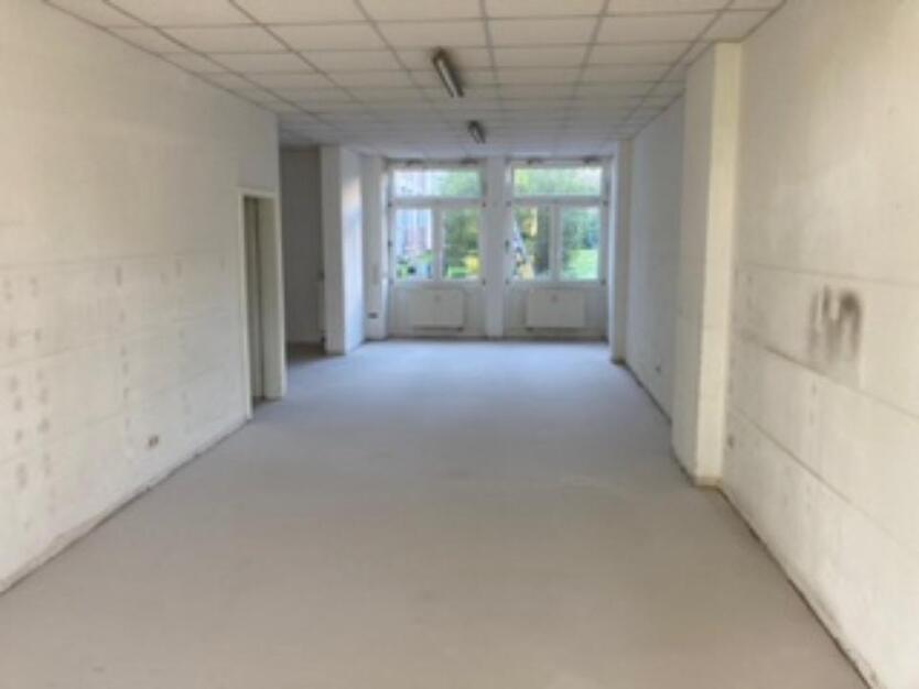 Büro- Praxis- Ladenfläche in Baunatal am Baunsberg zu vermieten ( BTL-LA13-ER )