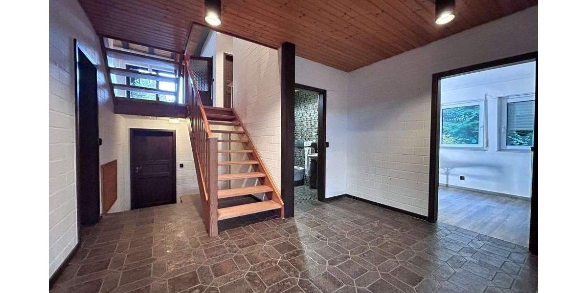 Einfamilienhaus Ahnatal Weimar - 7 Zimmer, 207 m&sup2;, 298.000&euro; | Angebot:25674218