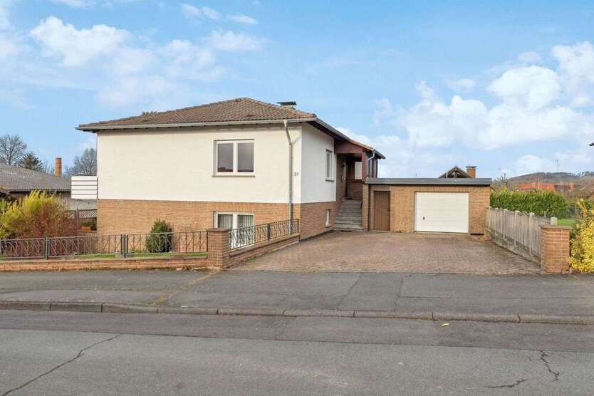 Haus zum Kaufen in Wolfhagen 324.000 € 218 m²