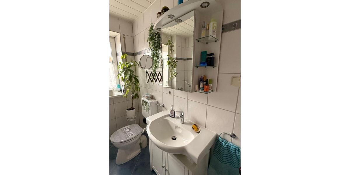 Etagenwohnung Lohfelden - 4 Zimmer, 90 m&sup2;, 750&euro; | Angebot:25759556