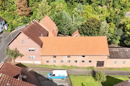 Großer Resthof mit 2 Fam.Haus, Stallungen, Scheune, Garagen & ca. 2.300m² Grundstück - Haus Wolfhagen | Angebot:26991162