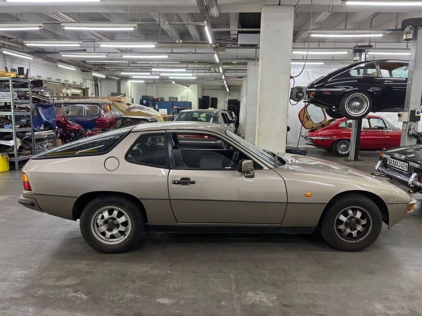 924