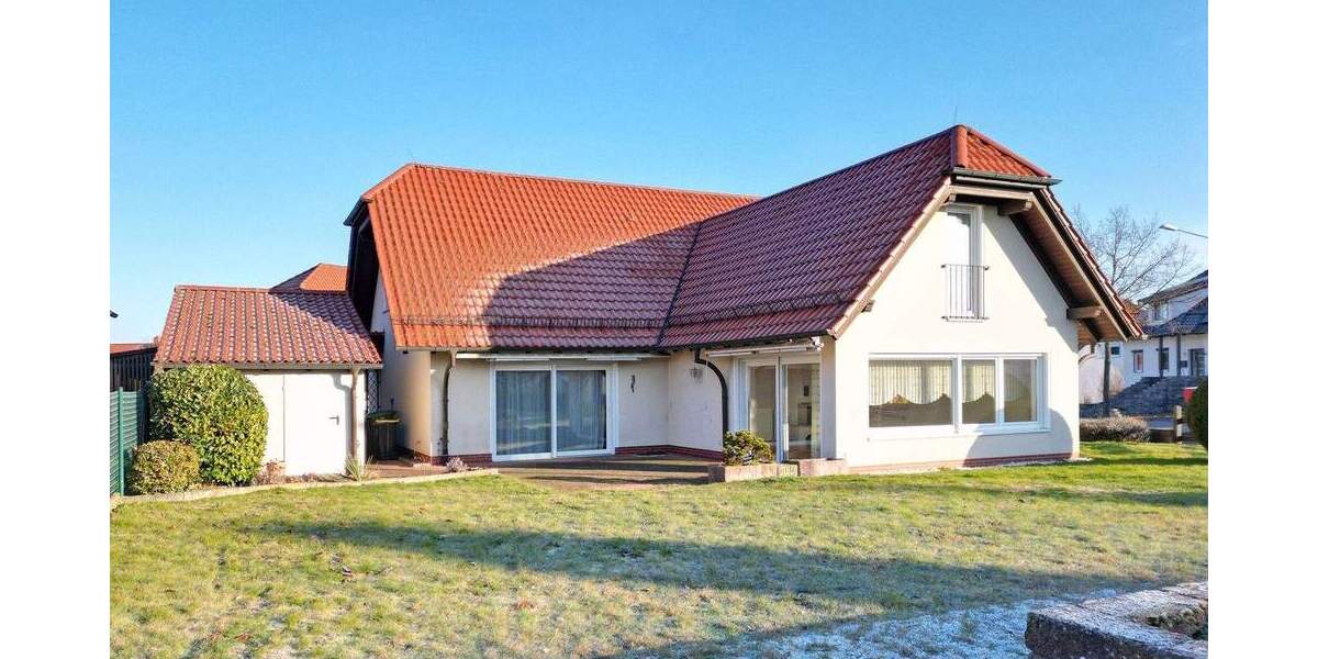 Einfamilienhaus Wolfhagen - 4 Zimmer, 150 m&sup2;, 1.100&euro; | Angebot:24789072