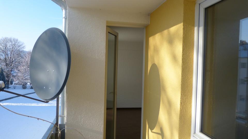 3 Zimmer und 2 Zimmer eine Wohnung auf 2 Etagen Plus Garage 5 zimmer