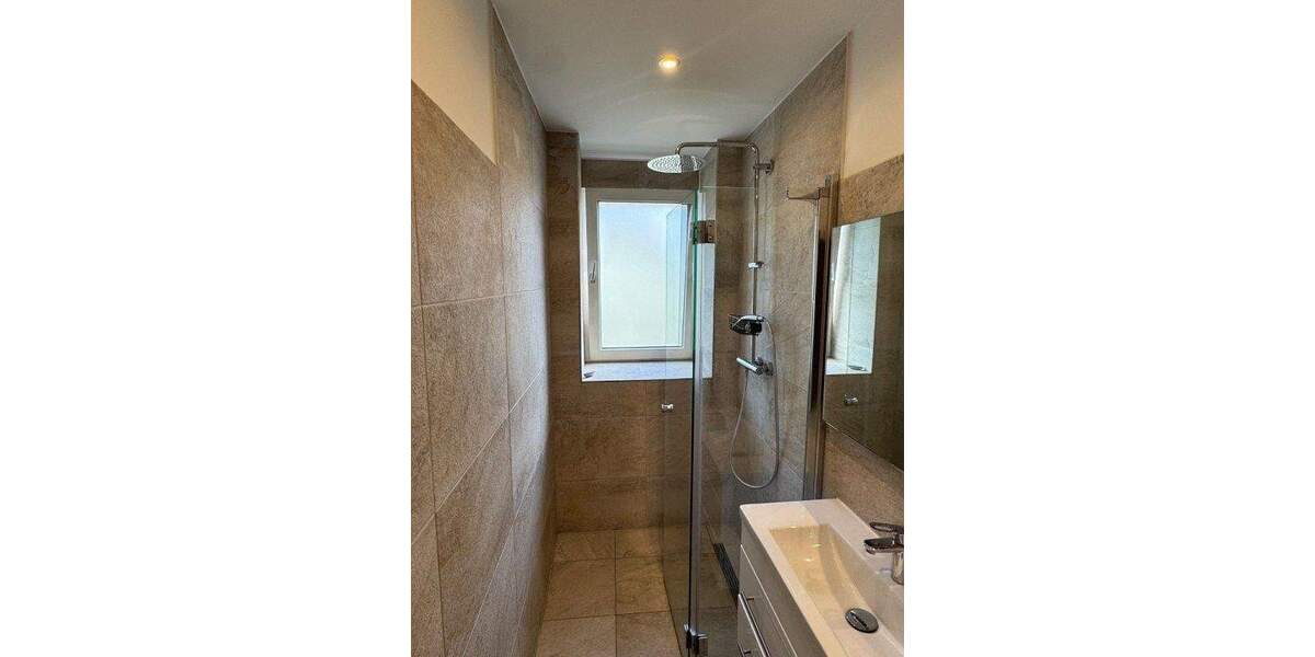  Charmantes Zweifamilienhaus in Kassel-Oberzwehren - Stadtnähe trifft Idylle 8 zimmer