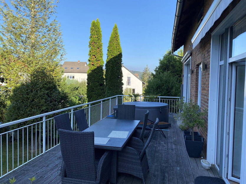 Charmantes Einfamilienhaus geh. Ausstattung mit Bachlauf