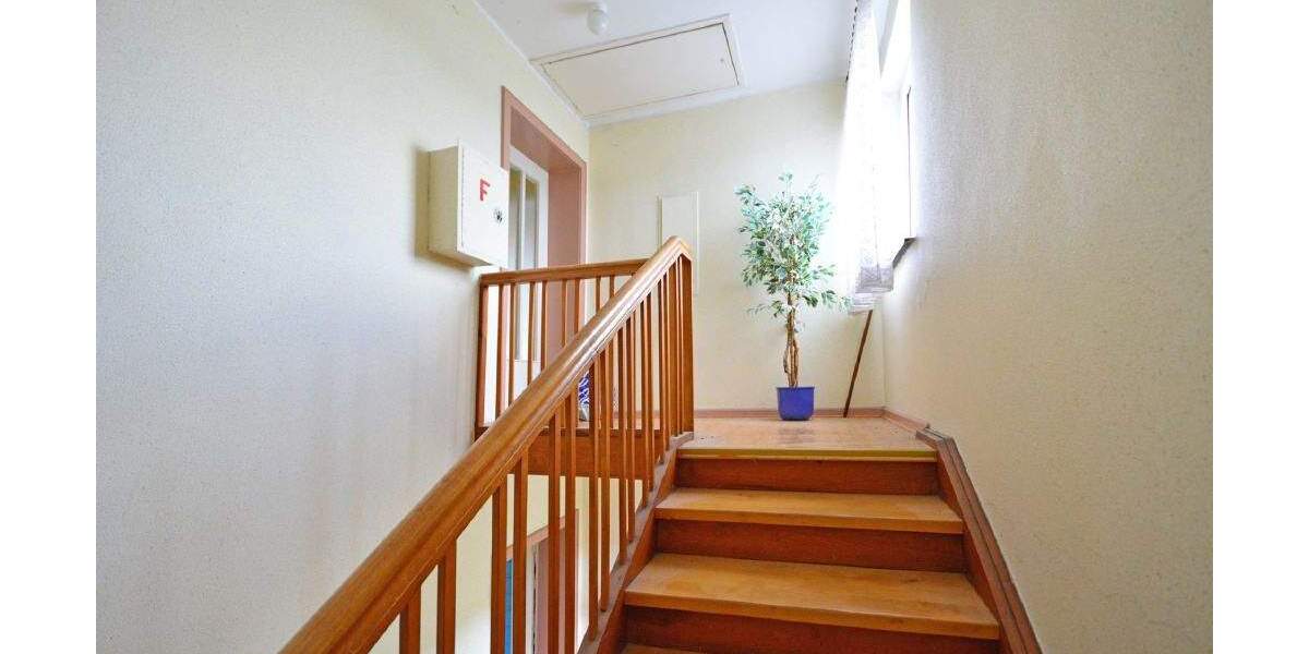 Gepflegtes 3-Familienhaus direkt am Bossentalpark mit 2 Garagen 1 zimmer