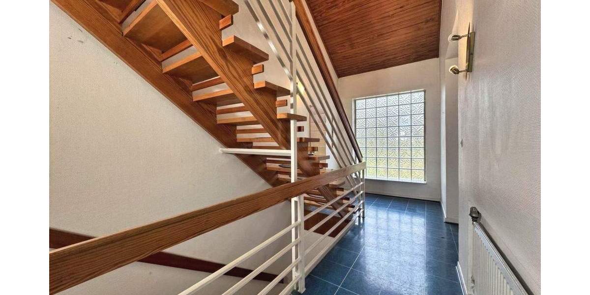 Ruhige Höhenlage von Kassel - Jungfernkopf trifft auf großzügige Architektur: Einzigartiges Einfamilienhaus mit Garage 7 zimmer