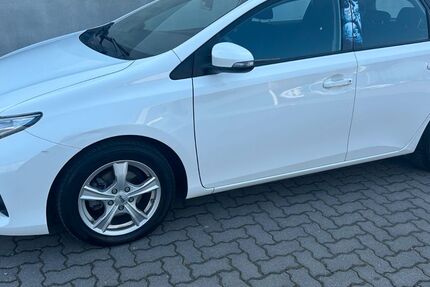 Toyota Auris 173.400 km 6.000 &euro; Baunatal 34225