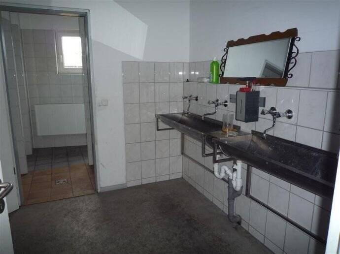 Gewerbehalle mit Kranbahn und Lackierer mit zweigeschossigem Bürogebäude teilweise unterkellert zimmer