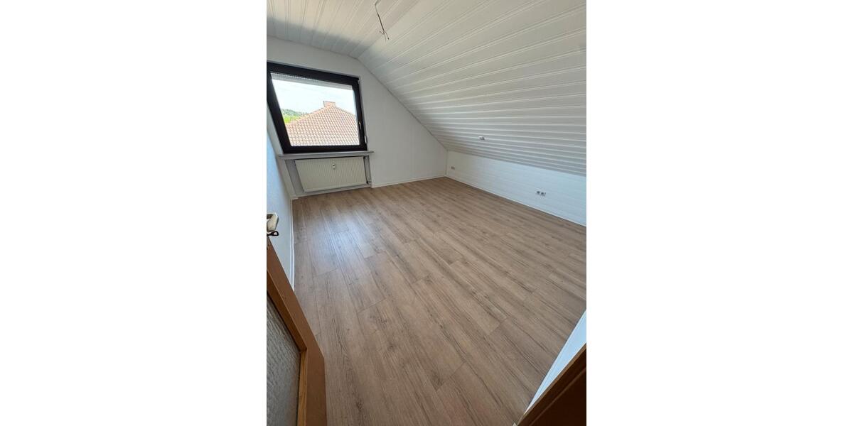Dachgeschoßwohnung Fuldatal - 4 Zimmer, 100 m&sup2;, 950&euro; | Angebot:27584565