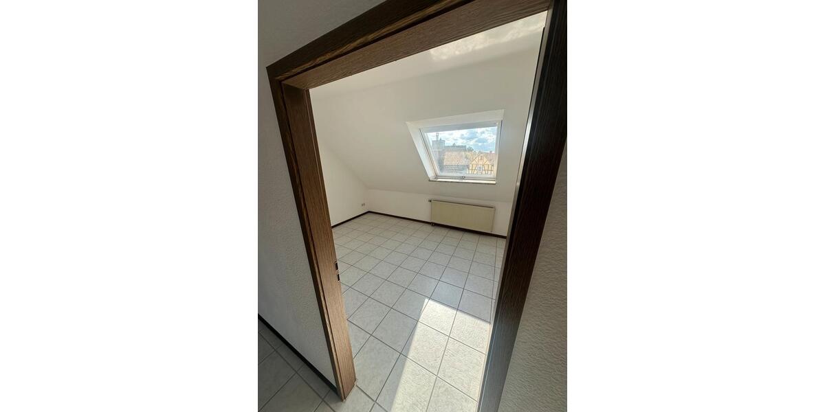 Dachgeschoßwohnung Habichtswald - 3 Zimmer, 85 m&sup2;, 800&euro; | Angebot:26237992