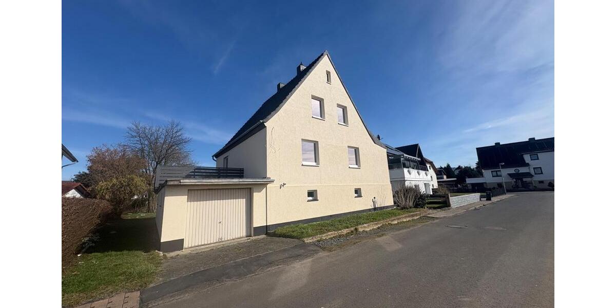 Saniertes Einfamilienhaus mit Garten & Balkon in Felsberg 8 zimmer