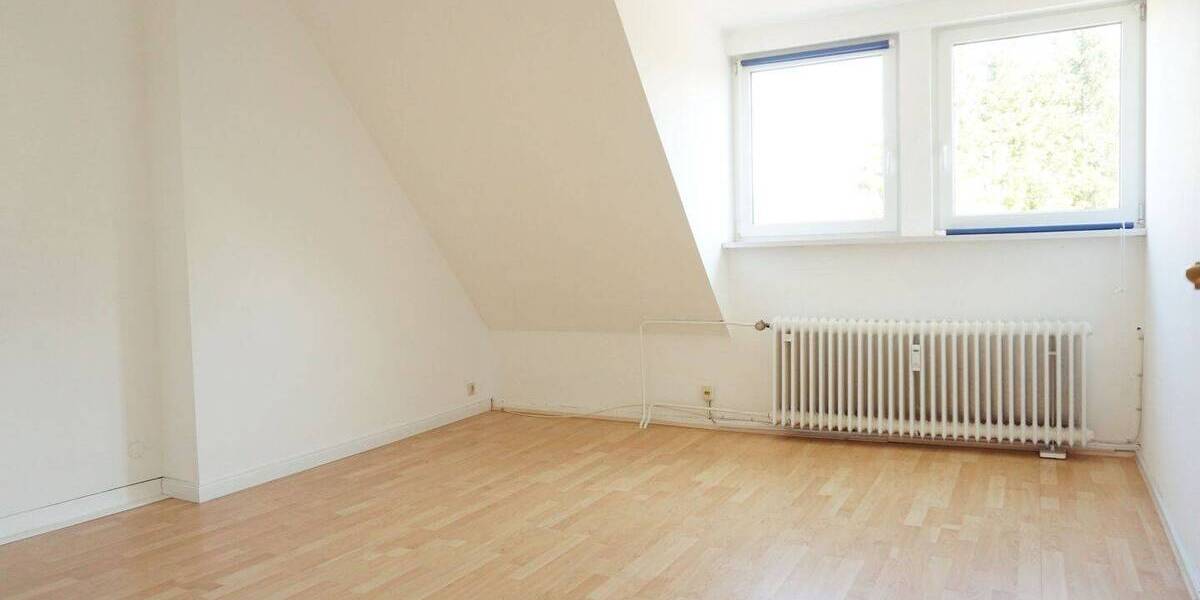 Tolle renovierte 5 Zimmer Dachgeschosswohnung inkl. Einbauküche, historisches saniertes Gebäude, 4 Parteien 5 zimmer