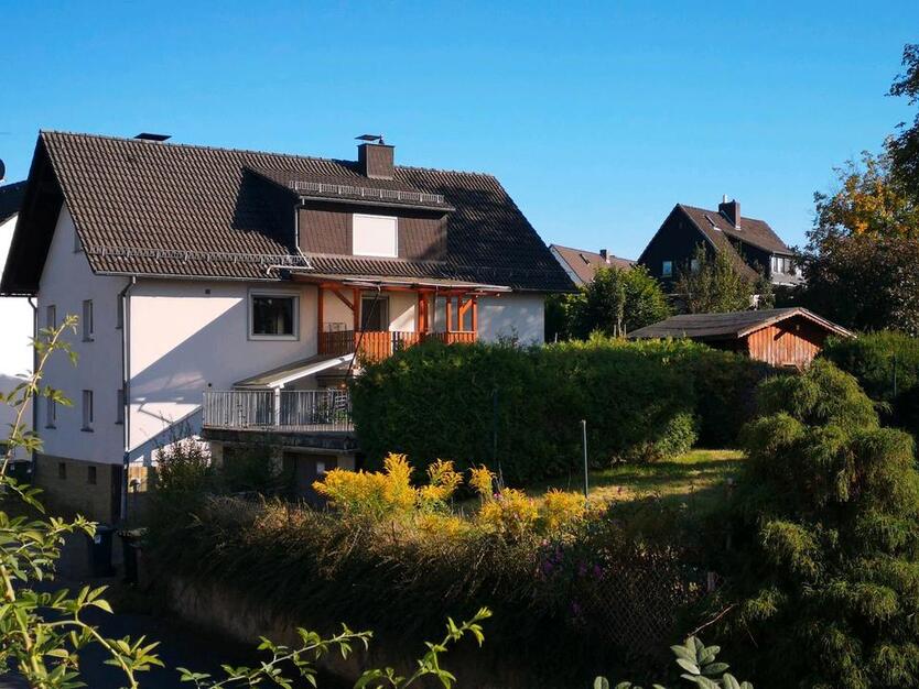 Ein-Zweifamilienwohnhaus mit Doppelgarage arage