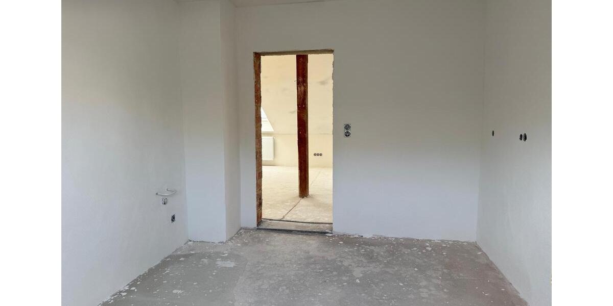 4-ZKB-Dachgeschosswohnung – Erstbezug nach Sanierung 4 zimmer