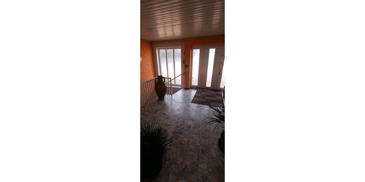 2 Familienhaus in ruhiger Hanglage 10 zimmer