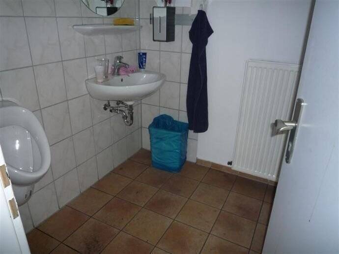 Gewerbehalle mit Kranbahn und Lackierer mit zweigeschossigem Bürogebäude teilweise unterkellert zimmer