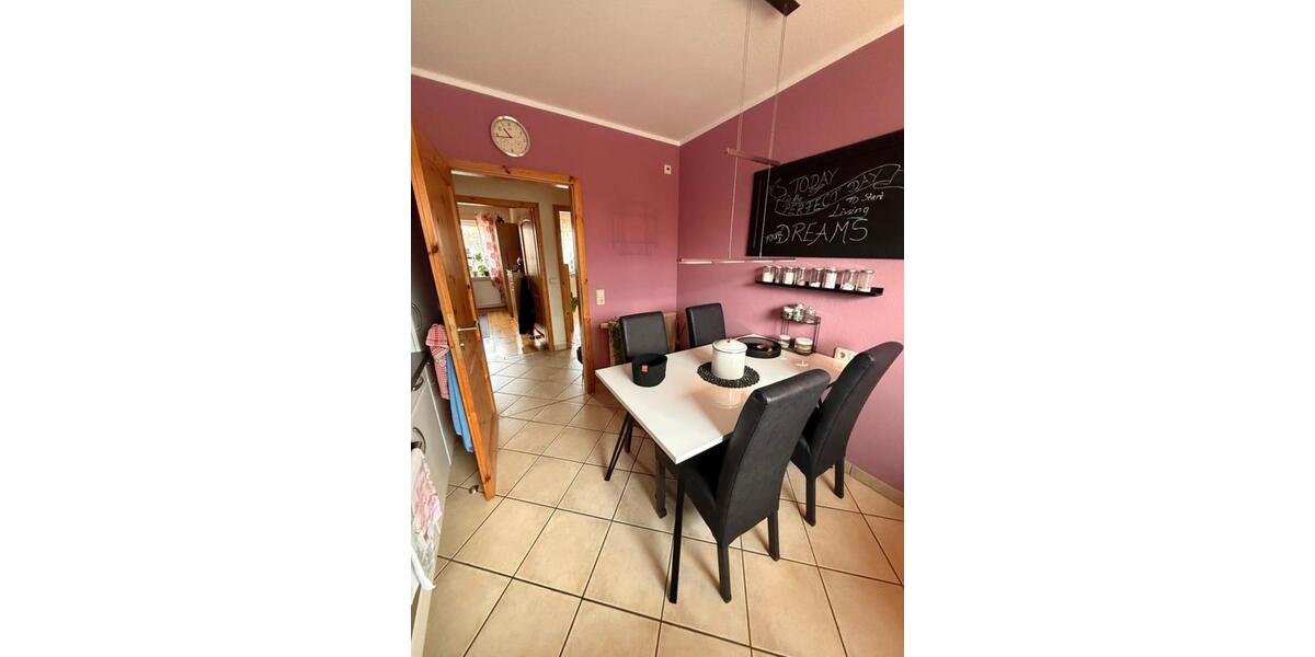 Etagenwohnung Lohfelden - 4 Zimmer, 90 m&sup2;, 750&euro; | Angebot:25759556