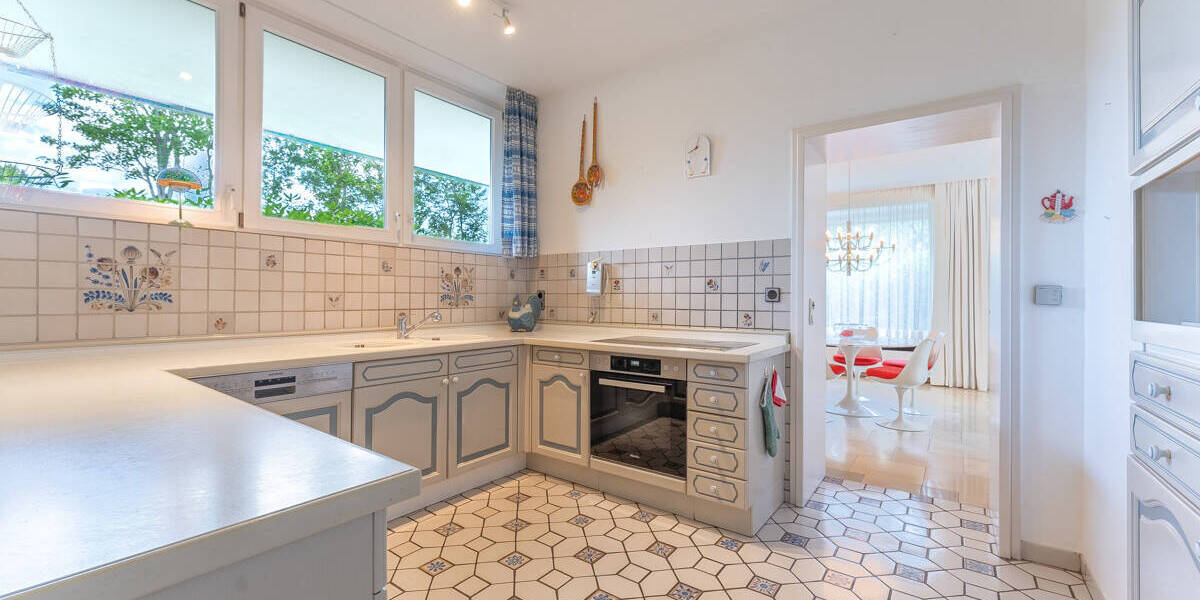 Bad Wilhelmshöhe: Großzügiger Bungalow am Bergpark 6 zimmer