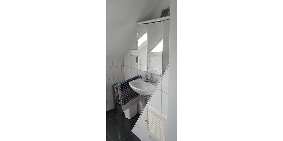 Dachgeschoßwohnung Kassel Fasanenhof - 4 Zimmer, 100 m&sup2;, 1.050&euro; | Angebot:25364393