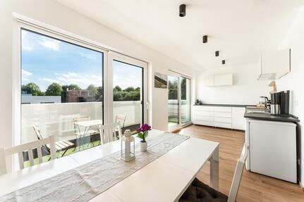 Modernes und möbliertes Penthouse mit Dachfenstern und Terrassen