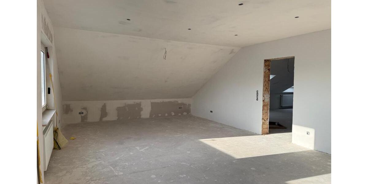 4-ZKB-Dachgeschosswohnung – Erstbezug nach Sanierung 4 zimmer