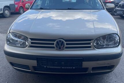 VW Golf 243.000 km 999 &euro; Kassel 34123